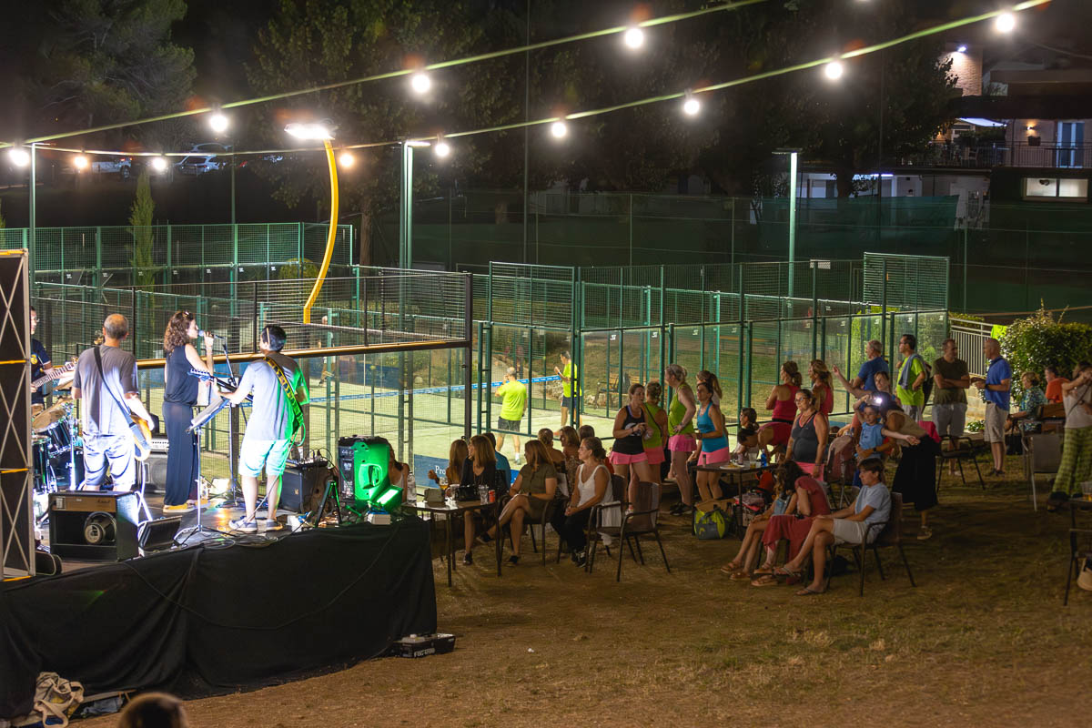 Gran èxit del pàdel nocturn del Club: La màgia de l’esport