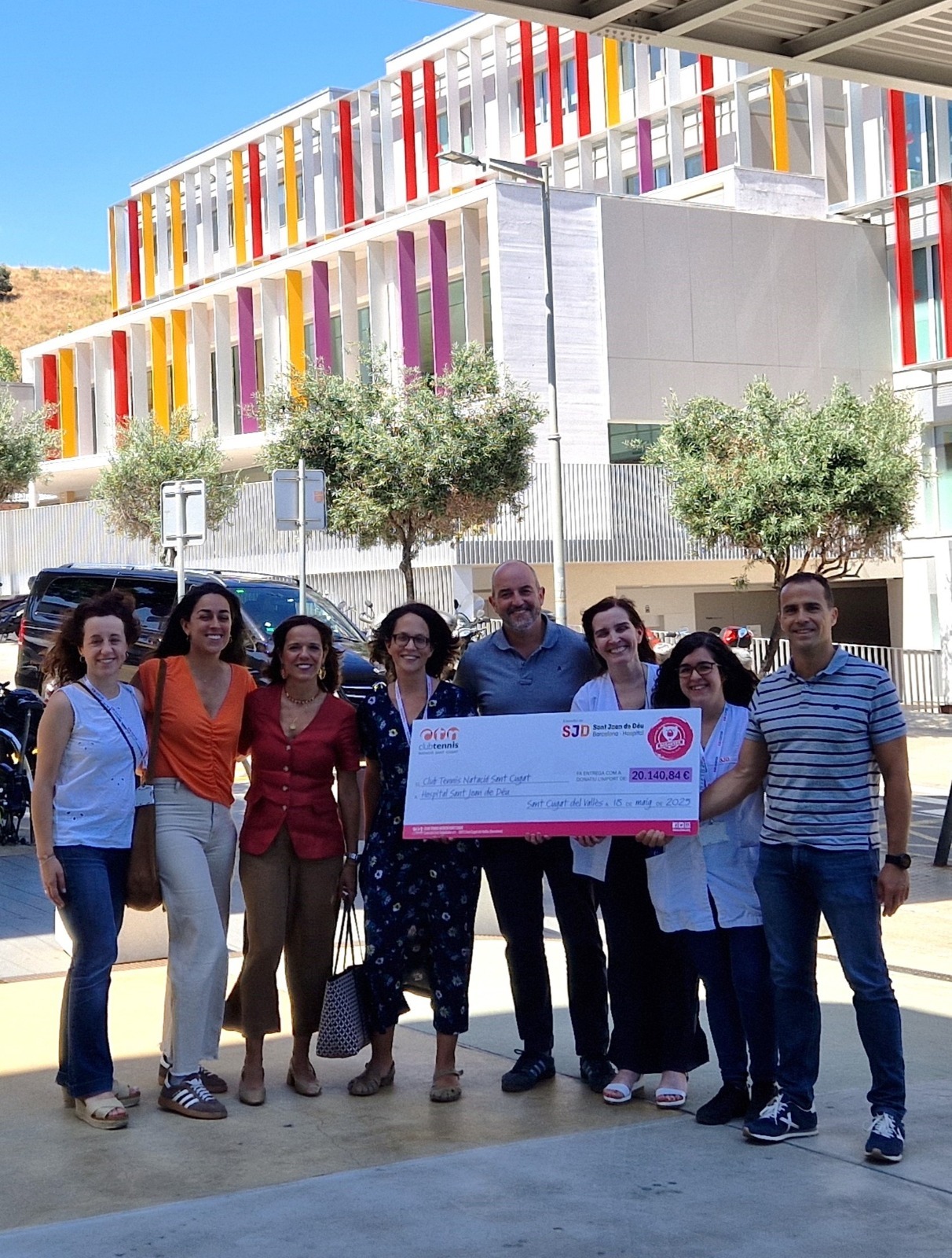 El Club fa entrega del xec de la VIII edició del Rosaweek a l’Hospital Sant Joan de Déu