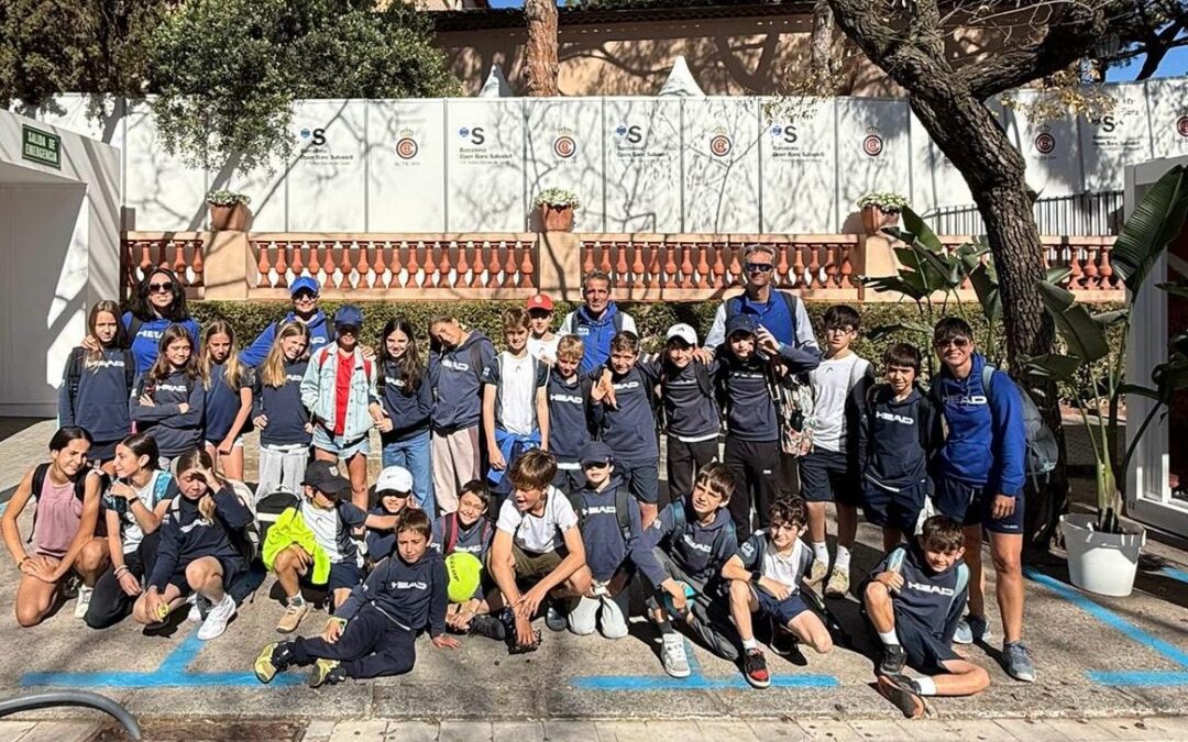 Els alumnes de l’Escola de Tenis del Club, al Godó