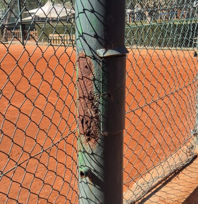 Substitució dels bàculs d’il·luminació de les pistes 6, 7 i 8