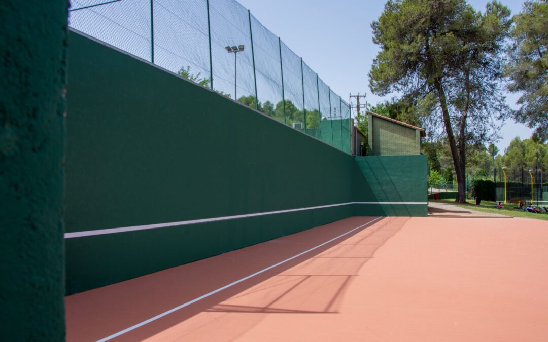 El Club estrena un frontó renovat amb una millora integral de la pista