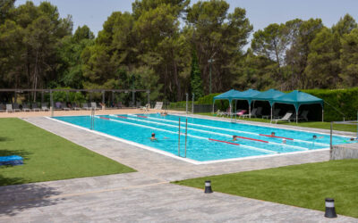 La piscina exterior continua oberta, aprofita els últims dies de la temporada